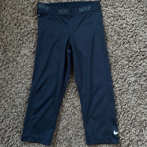 Nike Womens Dri-Fit Compression Crop Black Tights S EUC - Picture 1 of 4